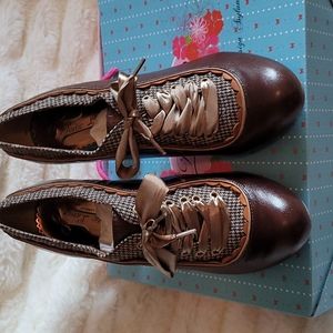 NIB Poetic License Backlash Heel in Brown size 7.5